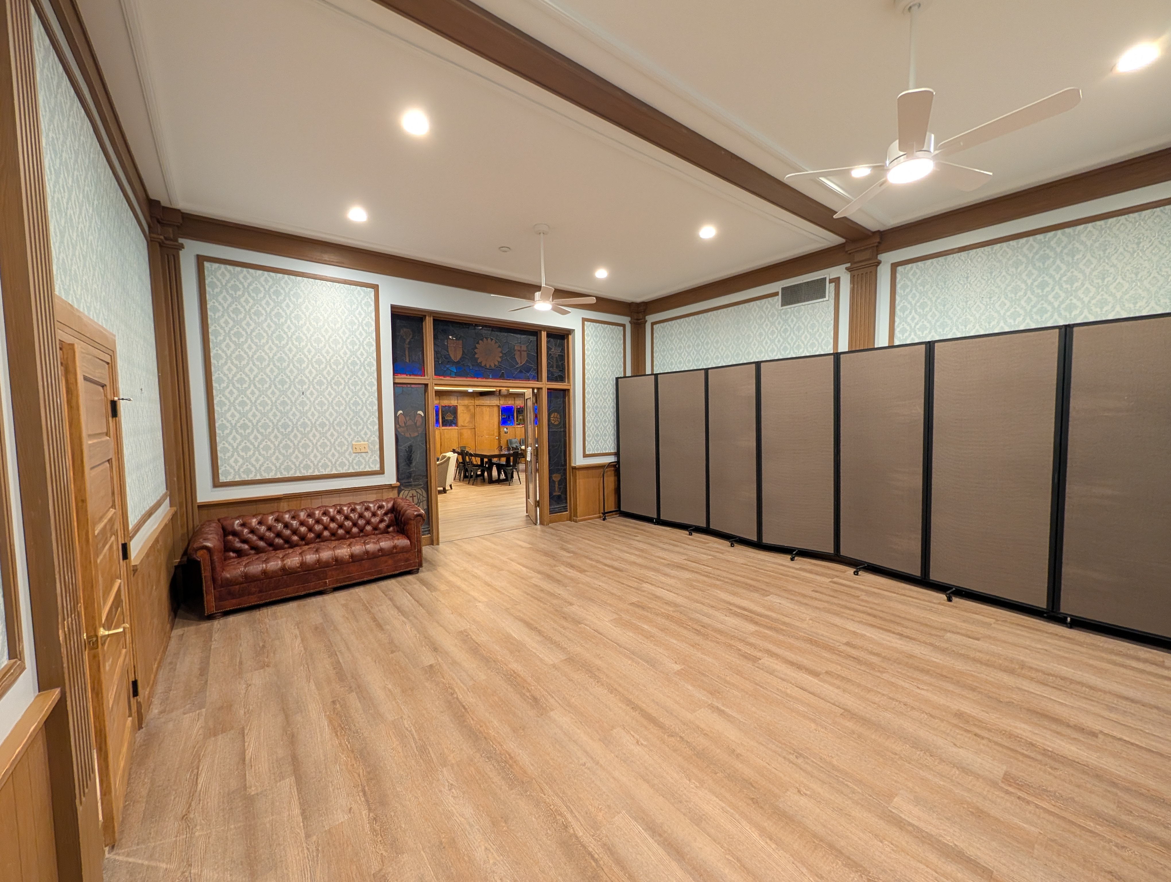 Flexible attendants' preparation area